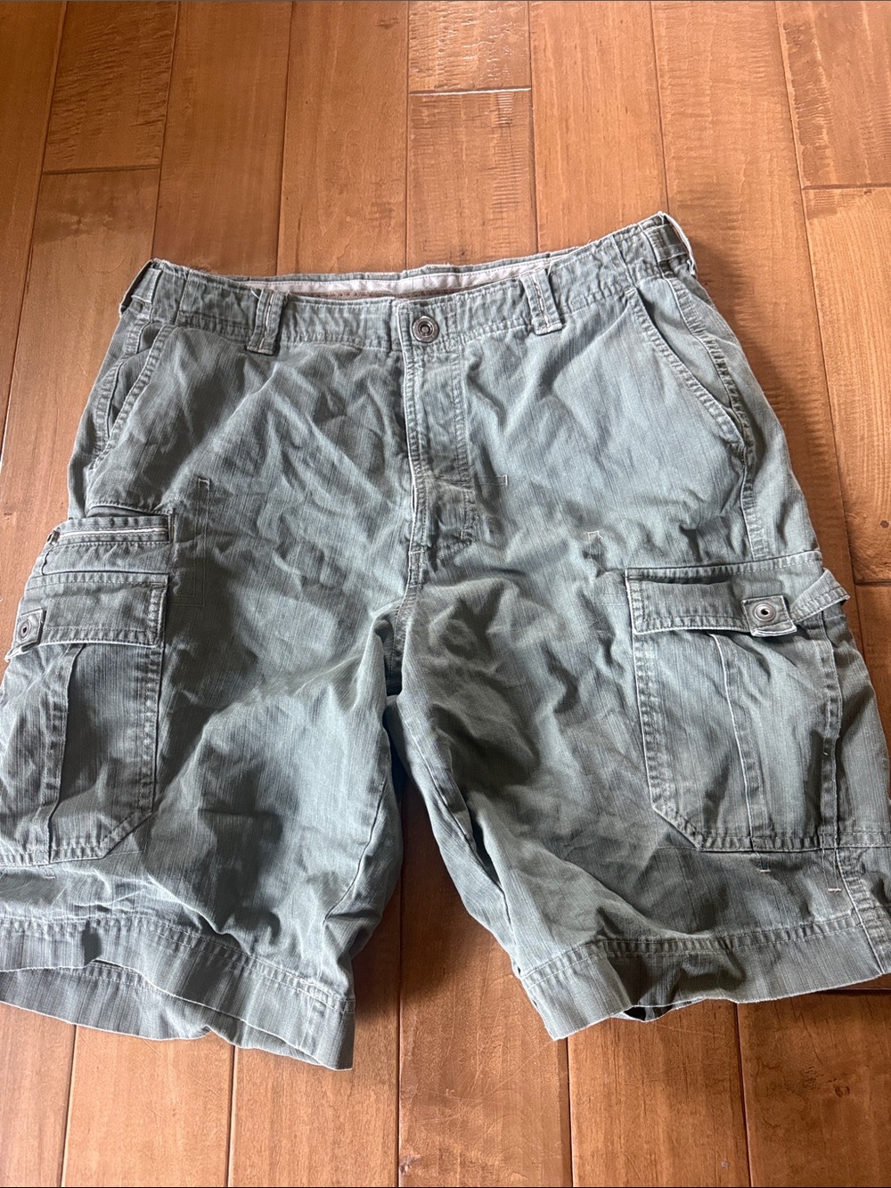 Men's Cargo Shorts in Olive Green - Classic Casual
